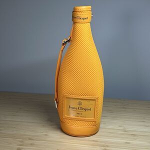 VEUVE CLICQUOT Champagne Insulated Wine bottle jacket NEOPRENE 750ML Cooler